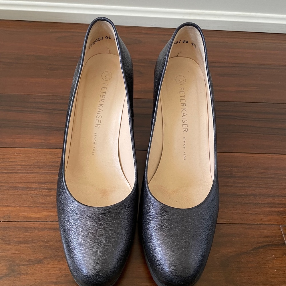 Peter Kaiser blue pumps in immaculate condition